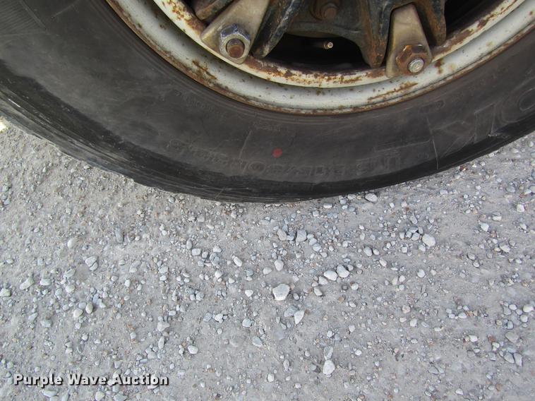 image for item DB9775 1999 International 2674 refuse truck