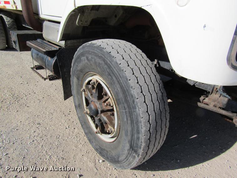 image for item DB9775 1999 International 2674 refuse truck