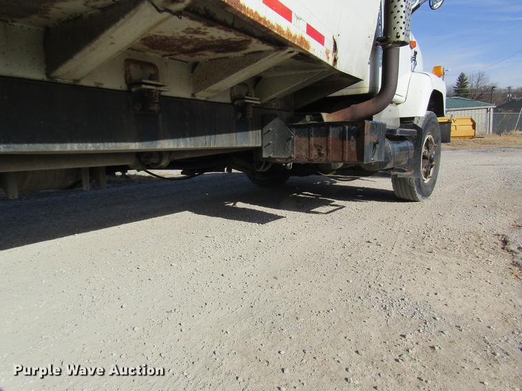 image for item DB9775 1999 International 2674 refuse truck