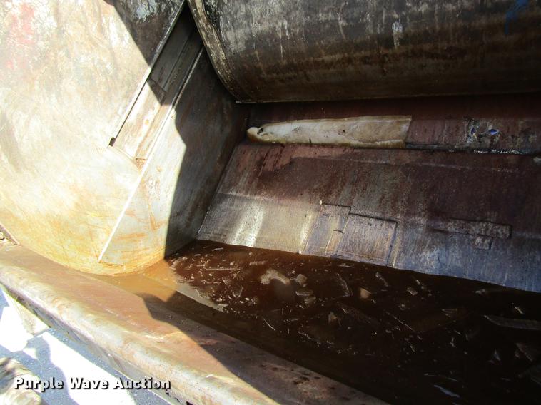 image for item DB9775 1999 International 2674 refuse truck