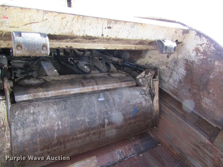 image for item DB9775 1999 International 2674 refuse truck