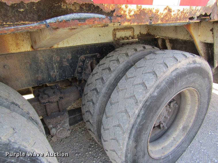 image for item DB9775 1999 International 2674 refuse truck