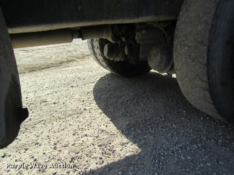 image for item DB9775 1999 International 2674 refuse truck