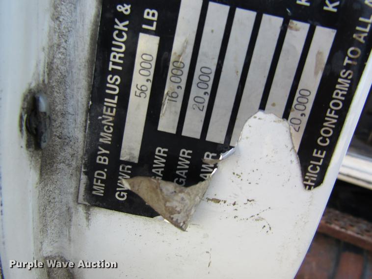 image for item DB9775 1999 International 2674 refuse truck