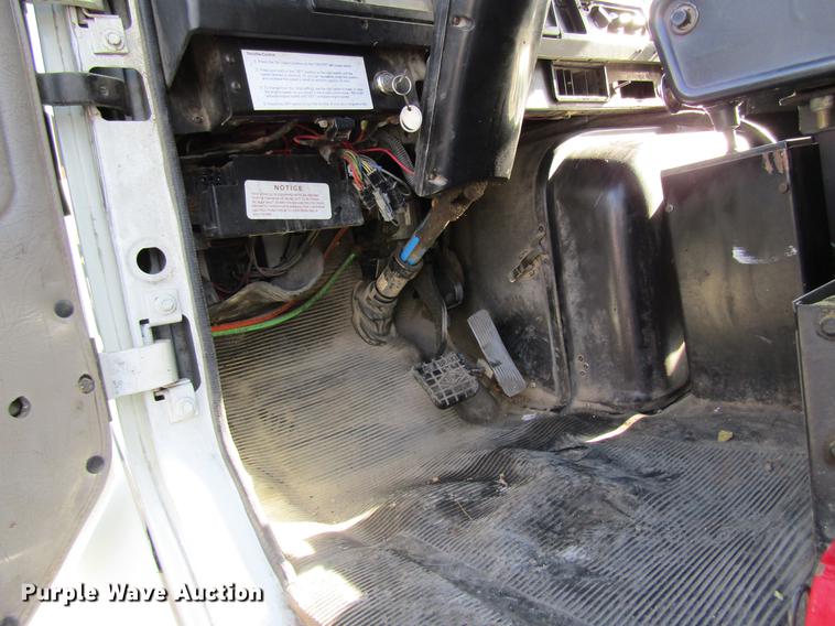 image for item DB9775 1999 International 2674 refuse truck