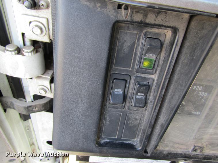 image for item DB9775 1999 International 2674 refuse truck