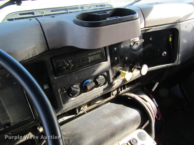 image for item DB9775 1999 International 2674 refuse truck