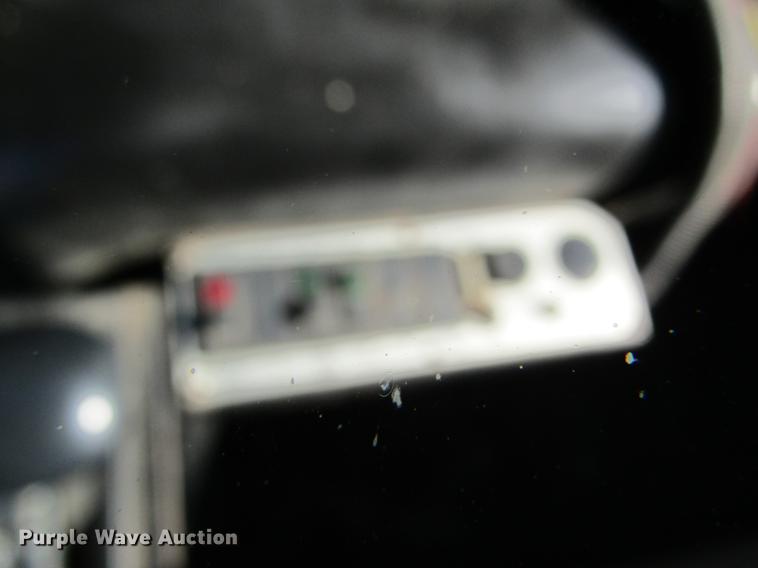 image for item DB9775 1999 International 2674 refuse truck