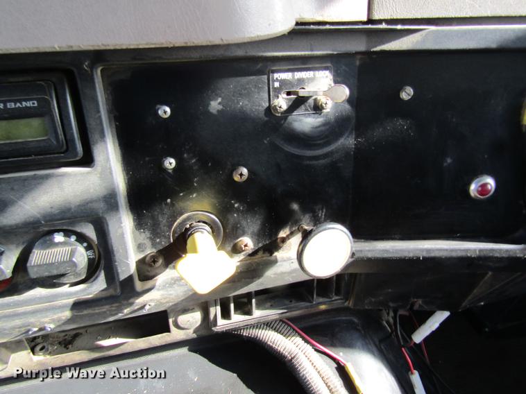 image for item DB9775 1999 International 2674 refuse truck