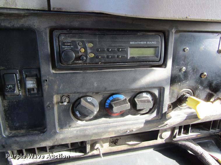 image for item DB9775 1999 International 2674 refuse truck