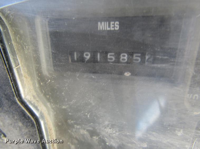 image for item DB9775 1999 International 2674 refuse truck