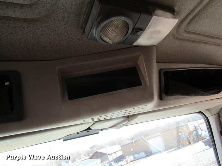 image for item DB9775 1999 International 2674 refuse truck