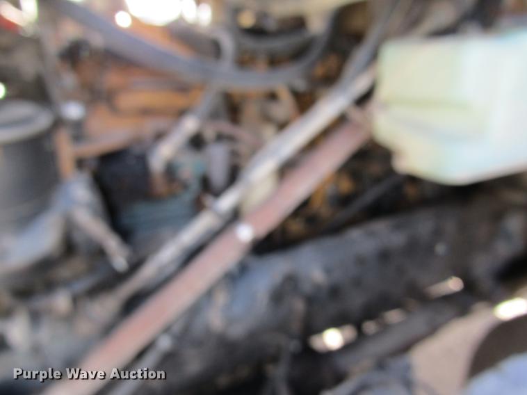 image for item DB9775 1999 International 2674 refuse truck