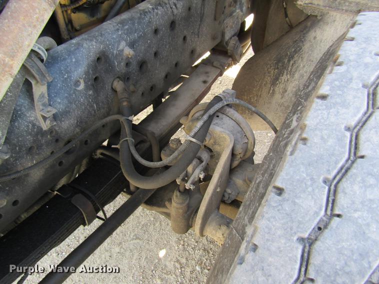 image for item DB9775 1999 International 2674 refuse truck