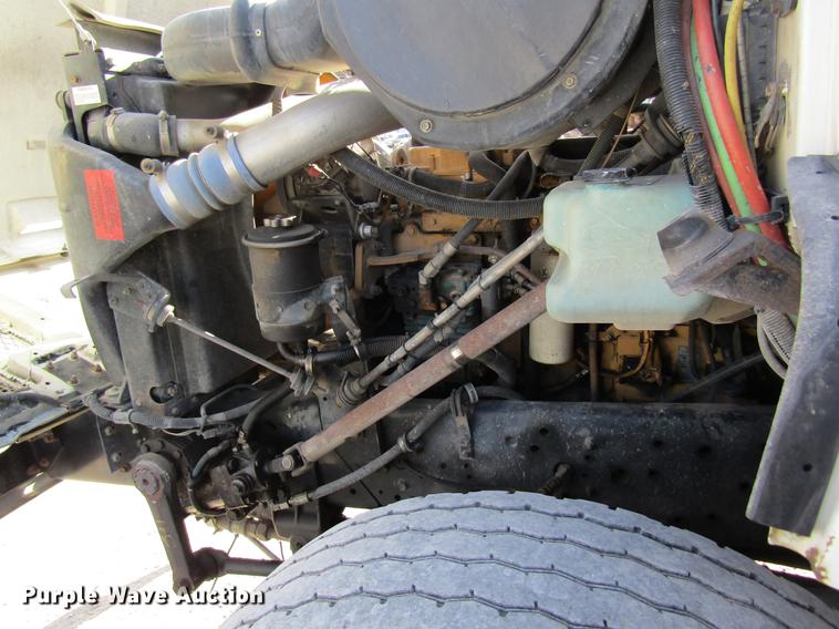 image for item DB9775 1999 International 2674 refuse truck