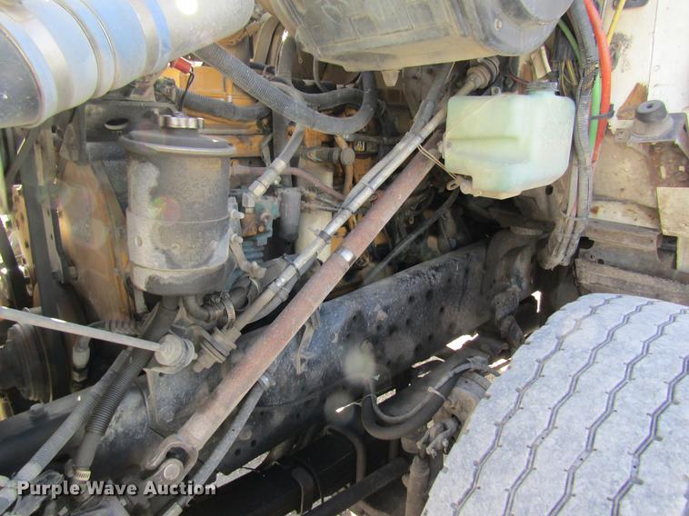 image for item DB9775 1999 International 2674 refuse truck