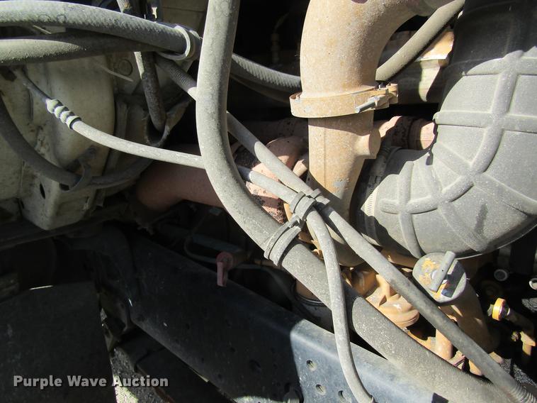 image for item DB9775 1999 International 2674 refuse truck