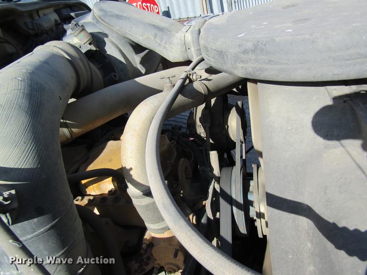 image for item DB9775 1999 International 2674 refuse truck