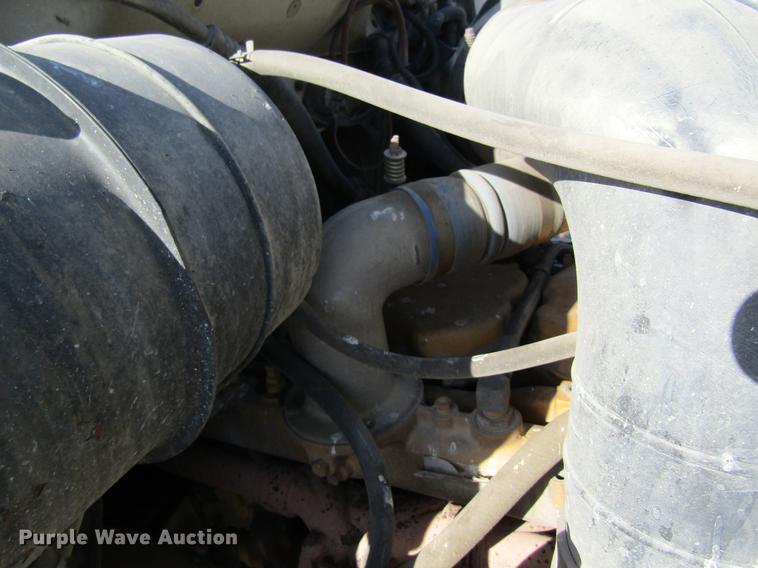 image for item DB9775 1999 International 2674 refuse truck