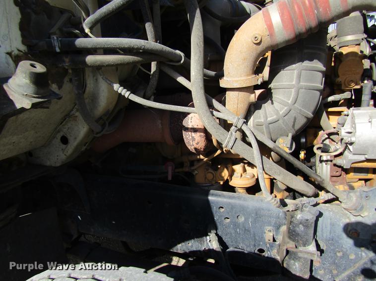 image for item DB9775 1999 International 2674 refuse truck