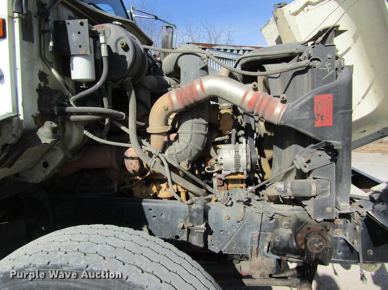 image for item DB9775 1999 International 2674 refuse truck