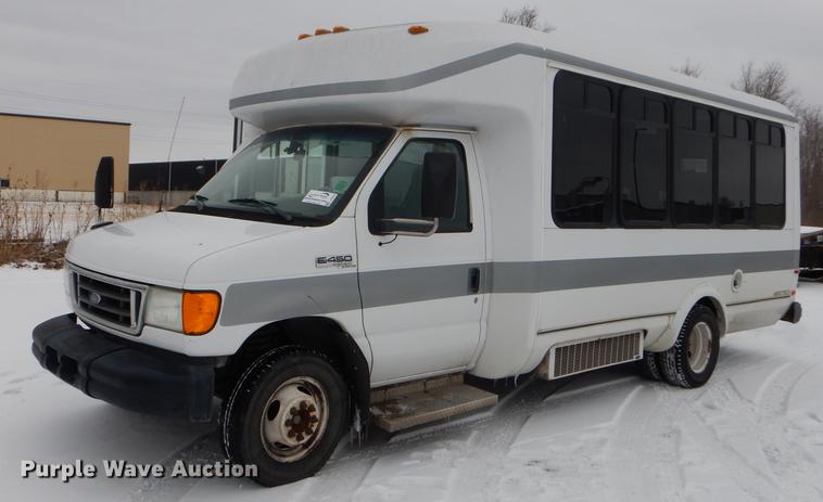 image for item DC0254 2007 Ford Eldorado E450 shuttle bus