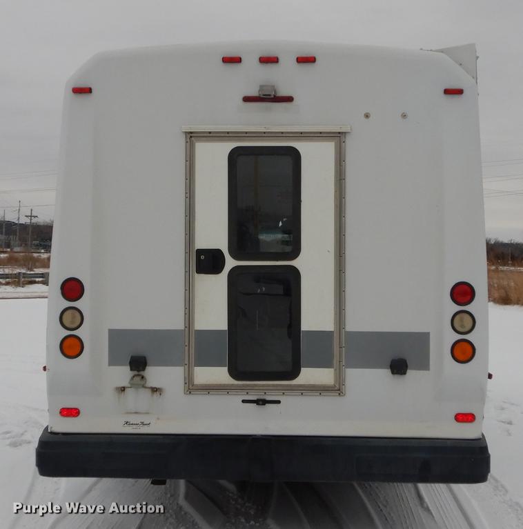 image for item DC0254 2007 Ford Eldorado E450 shuttle bus