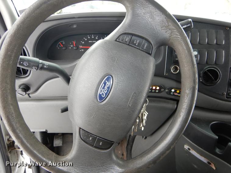 image for item DC0254 2007 Ford Eldorado E450 shuttle bus