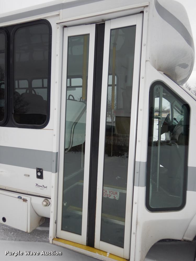 image for item DC0254 2007 Ford Eldorado E450 shuttle bus