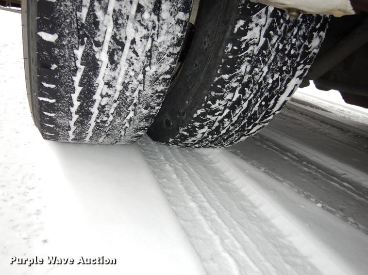 image for item DC0254 2007 Ford Eldorado E450 shuttle bus