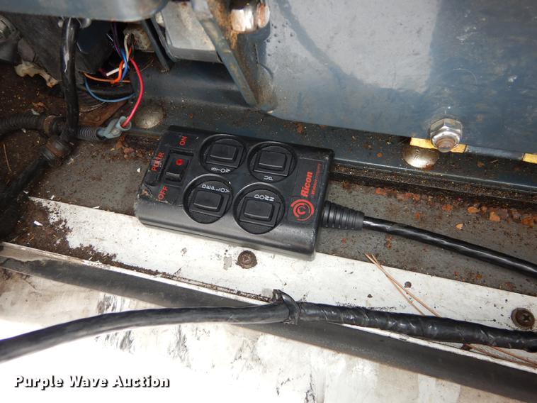 image for item DC0254 2007 Ford Eldorado E450 shuttle bus