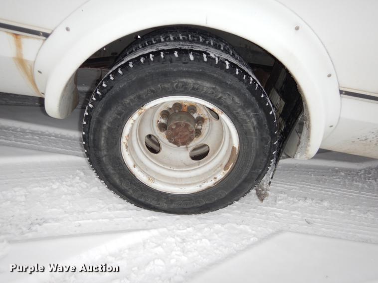 image for item DC0254 2007 Ford Eldorado E450 shuttle bus