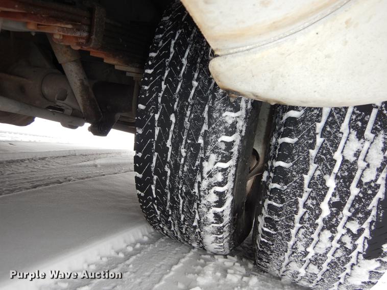 image for item DC0254 2007 Ford Eldorado E450 shuttle bus