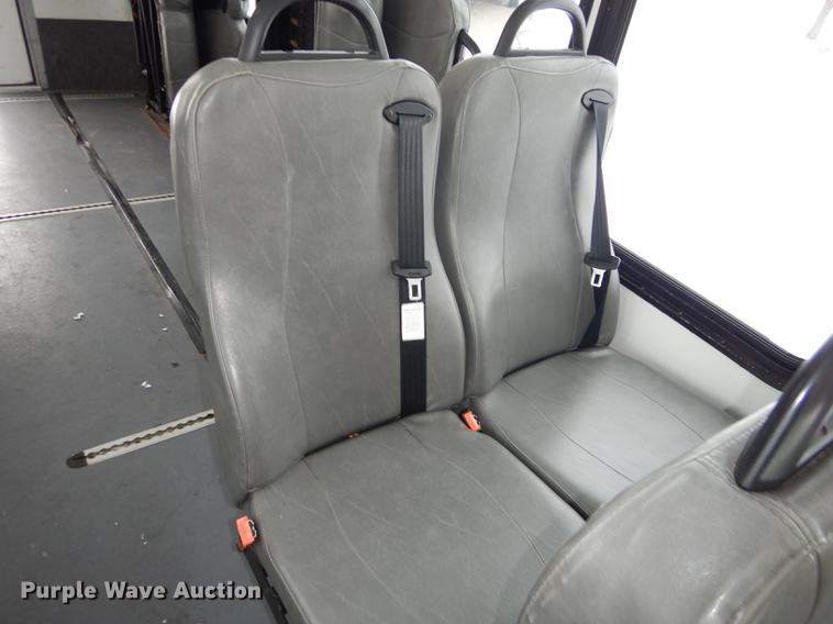 image for item DC0254 2007 Ford Eldorado E450 shuttle bus