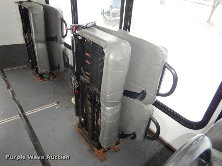 image for item DC0254 2007 Ford Eldorado E450 shuttle bus