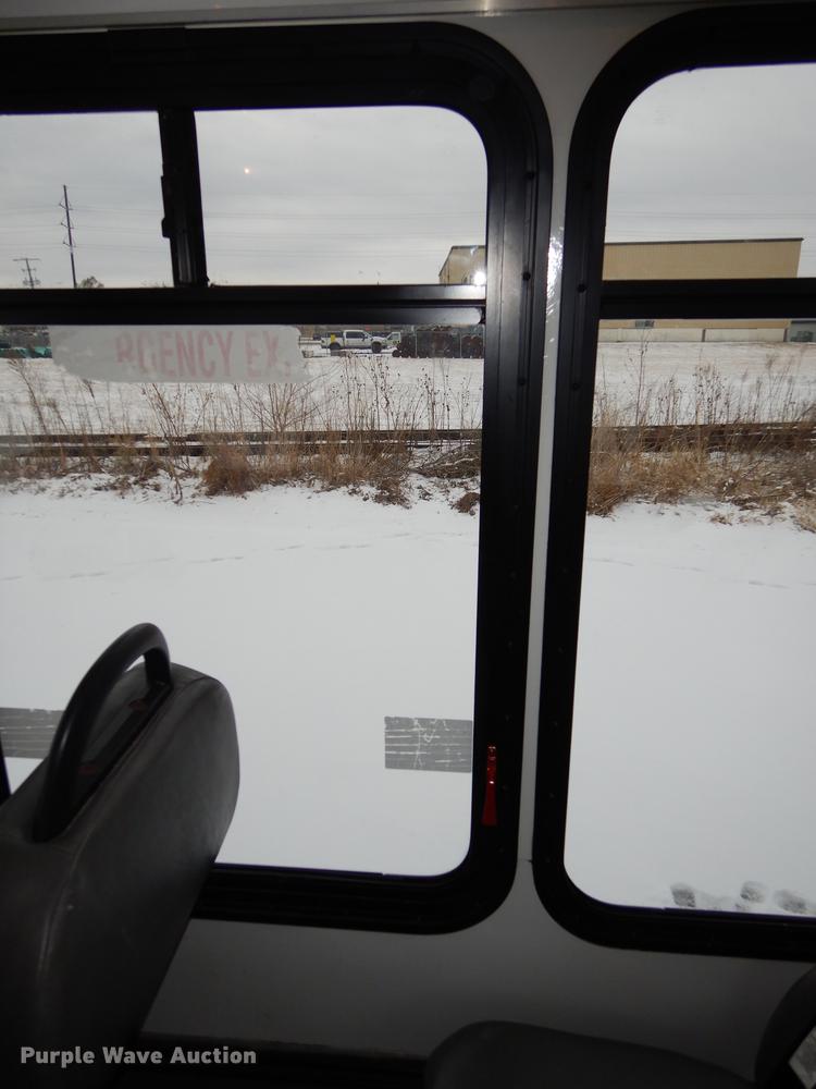 image for item DC0254 2007 Ford Eldorado E450 shuttle bus