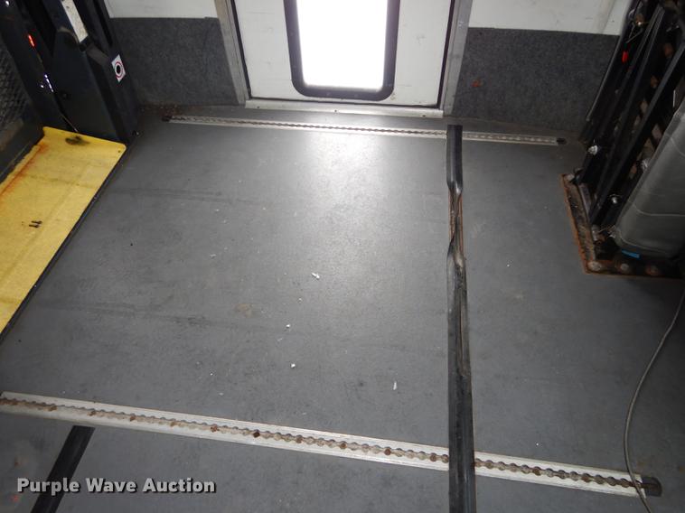 image for item DC0254 2007 Ford Eldorado E450 shuttle bus