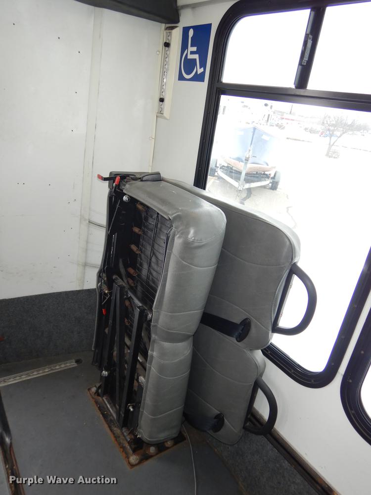 image for item DC0254 2007 Ford Eldorado E450 shuttle bus