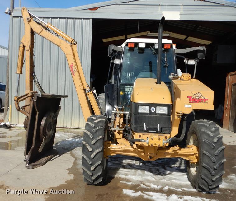 image for item DC0259 2000 New Holland TS110 MFWD tractor