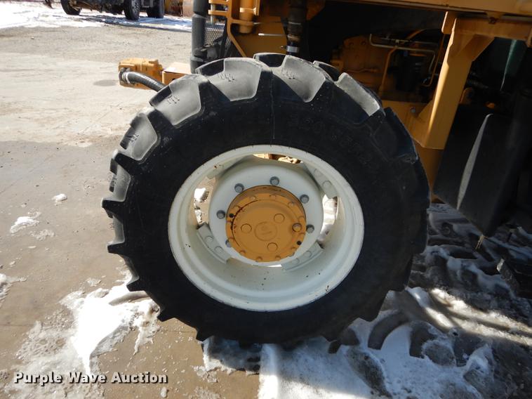 image for item DC0259 2000 New Holland TS110 MFWD tractor