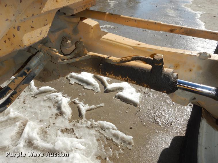 image for item DC0259 2000 New Holland TS110 MFWD tractor