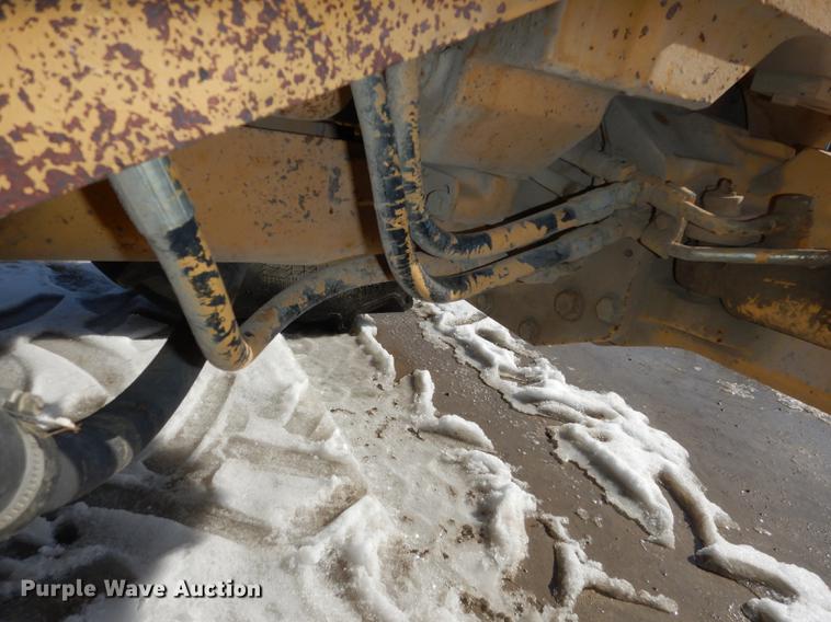 image for item DC0259 2000 New Holland TS110 MFWD tractor