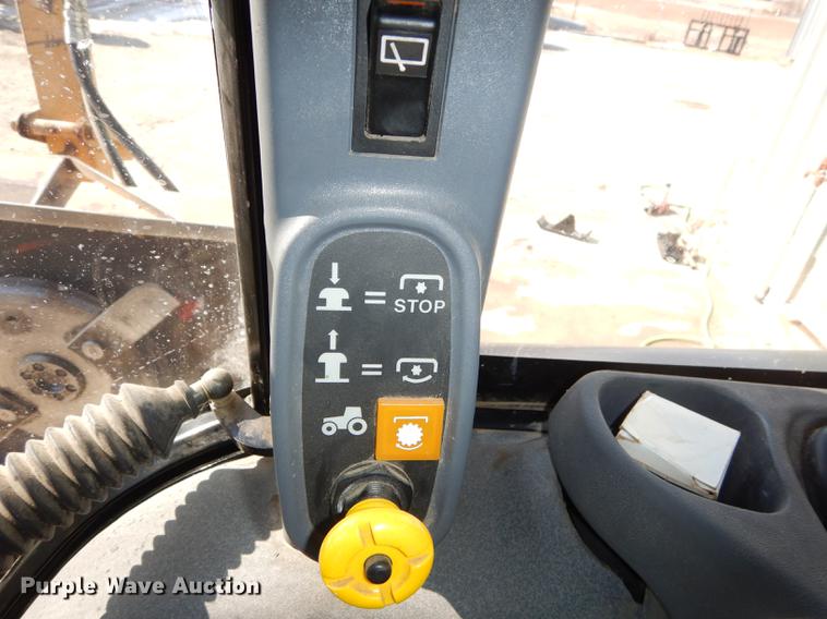 image for item DC0259 2000 New Holland TS110 MFWD tractor