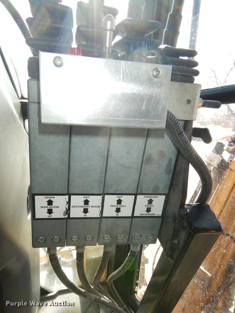 image for item DC0259 2000 New Holland TS110 MFWD tractor