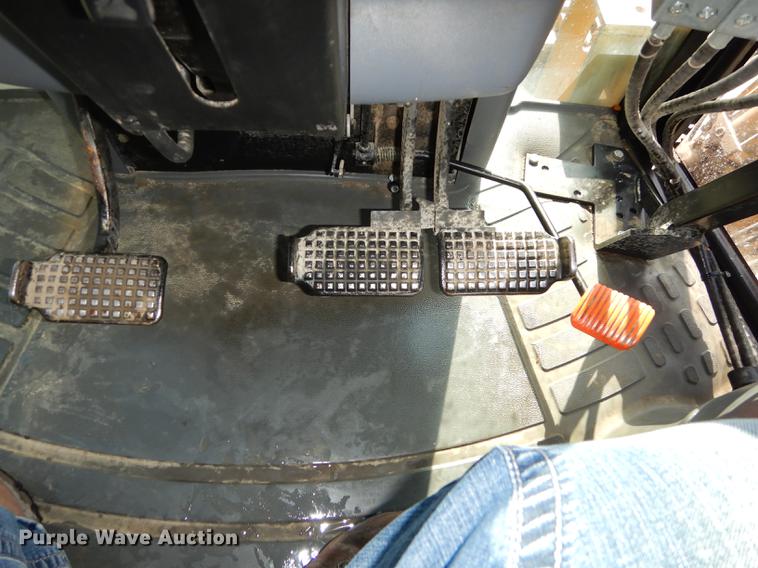 image for item DC0259 2000 New Holland TS110 MFWD tractor