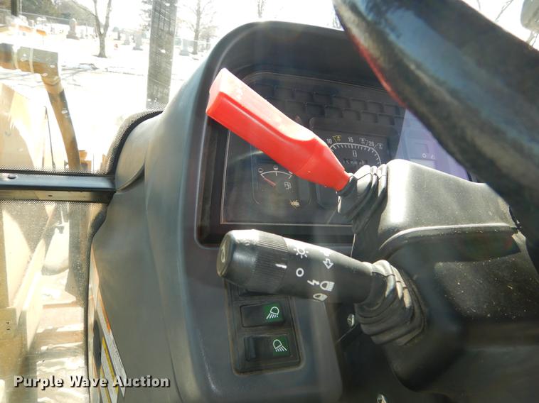 image for item DC0259 2000 New Holland TS110 MFWD tractor