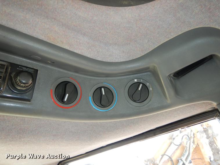 image for item DC0259 2000 New Holland TS110 MFWD tractor