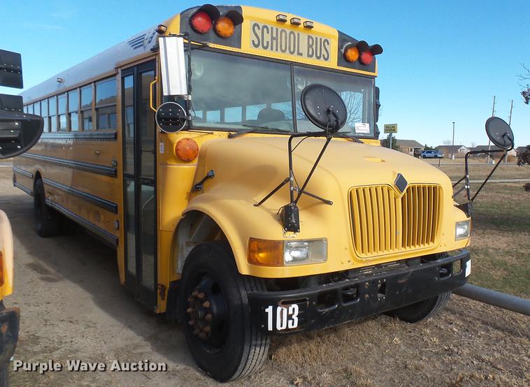 image for item DC1932 2003 International school bus