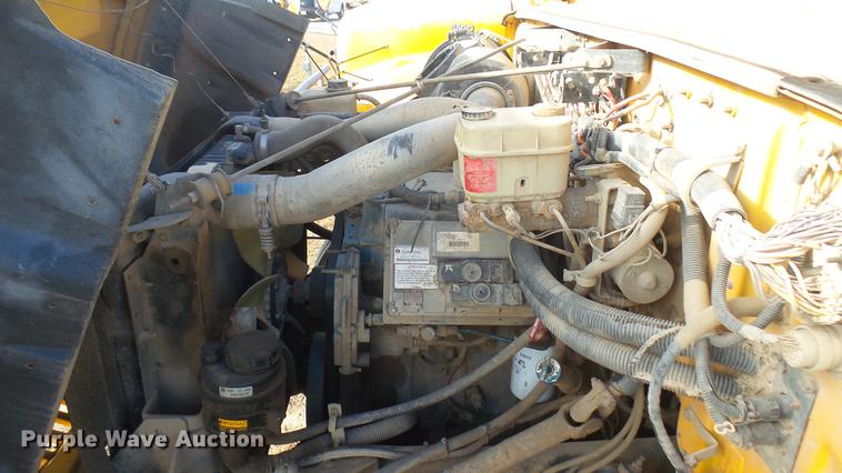 image for item DC1932 2003 International school bus