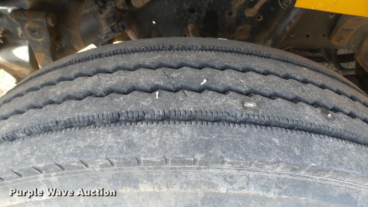 image for item DC1932 2003 International school bus